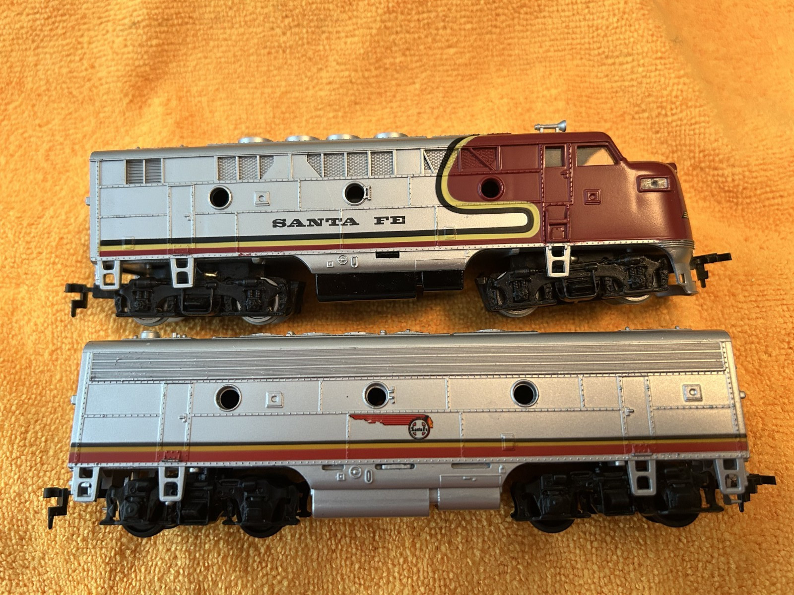 HO Scale Santa Fe F3A F7B Locomotive Set Model Power 6730 Athearn Warbonnet NIB