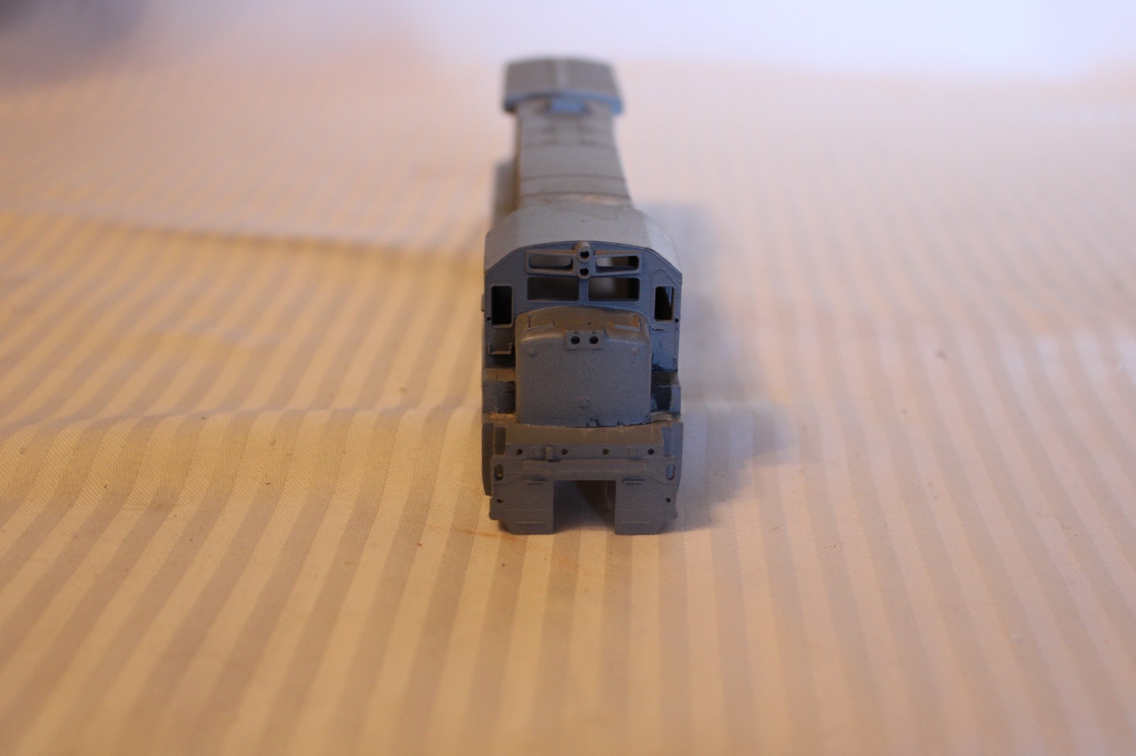 HO Scale Unbranded, Diesel Locomotive, Gray, Undecorated SHELL ONLY #G-1