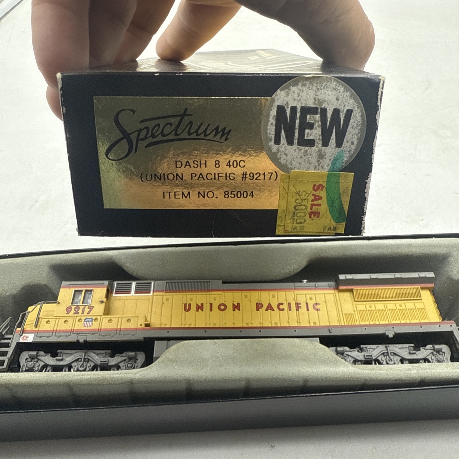 Bachmann Spectrum HO Union Pacific GE Dash 8-40C Diesel Locomotive #9217