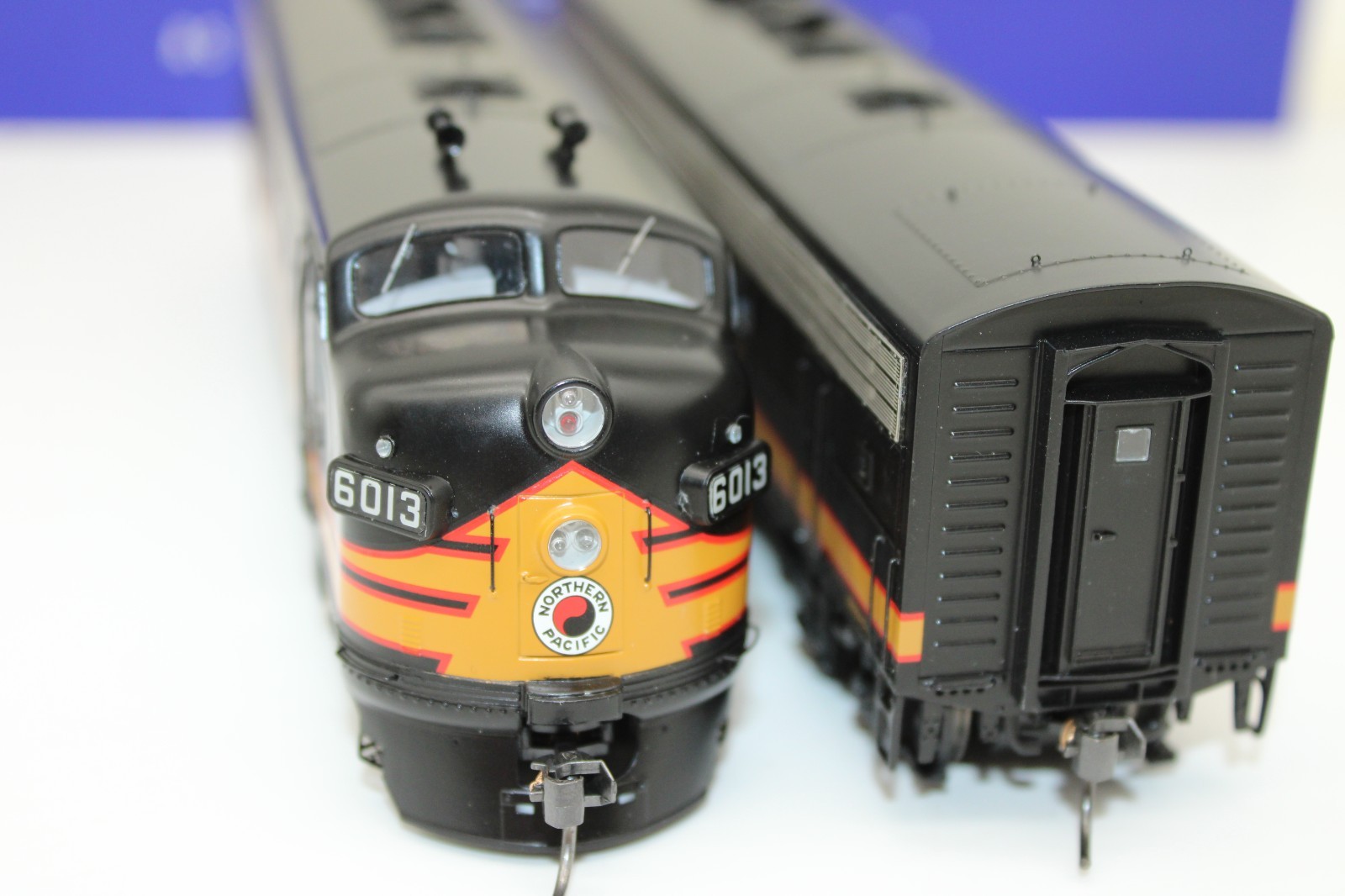 Athearn Genesis HO NP Northern Pacific Ph 1 EMD F7 AB Diesel Locomotive Set 6013