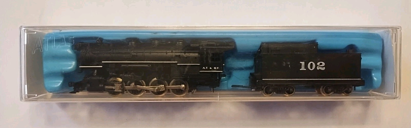 Atlas N Gauge 0-8-0 2111 AT&SF Steam Locomotive Train Engine 102 Tender W/ Case