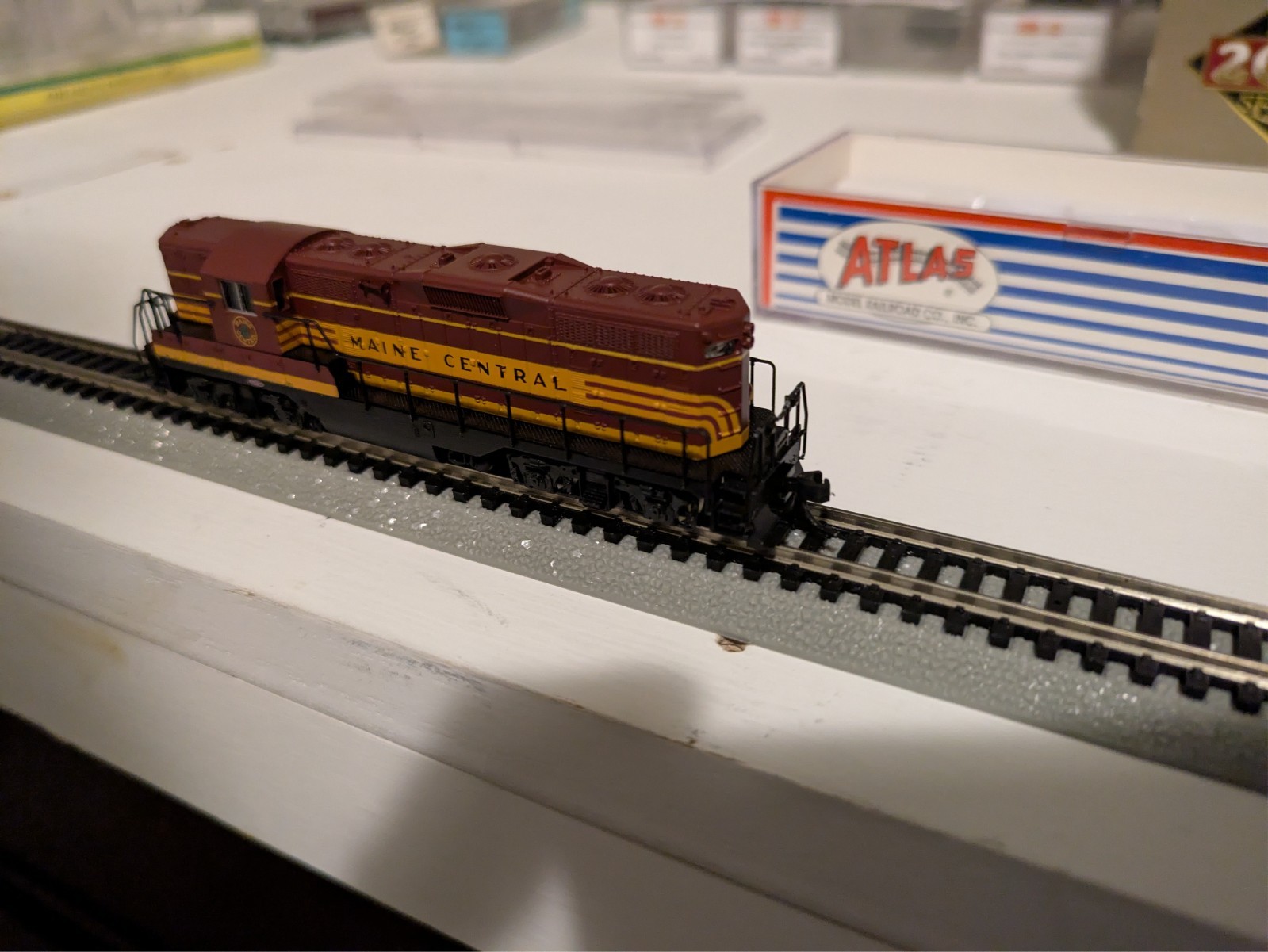 Atlas N Scale GP-7’s Maine Central #48047, no road #, READ