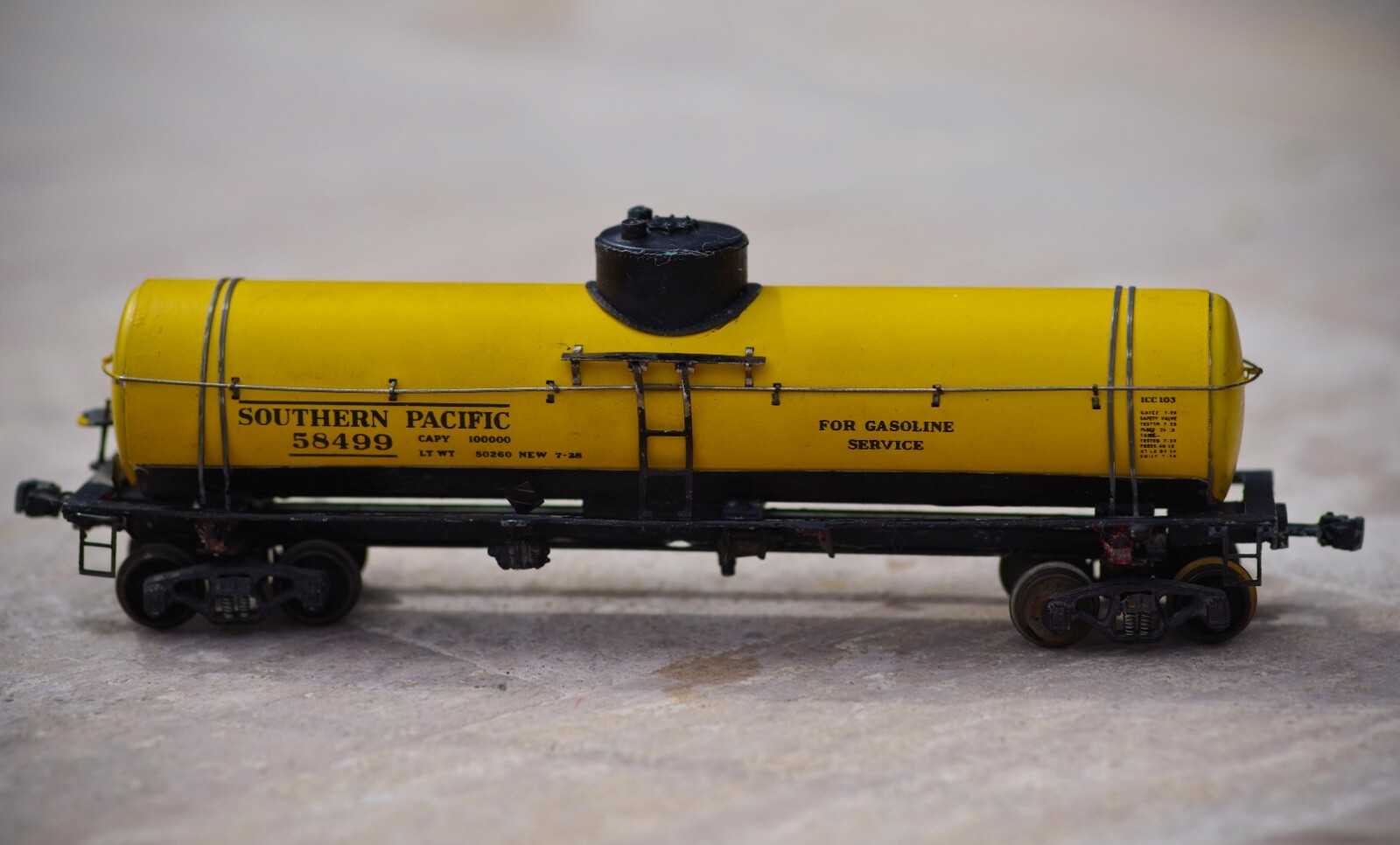 VINTAGE Athearn Roundhouse SP GASOLINE SERVICE TANK CAR HO Made in USA 1950’s