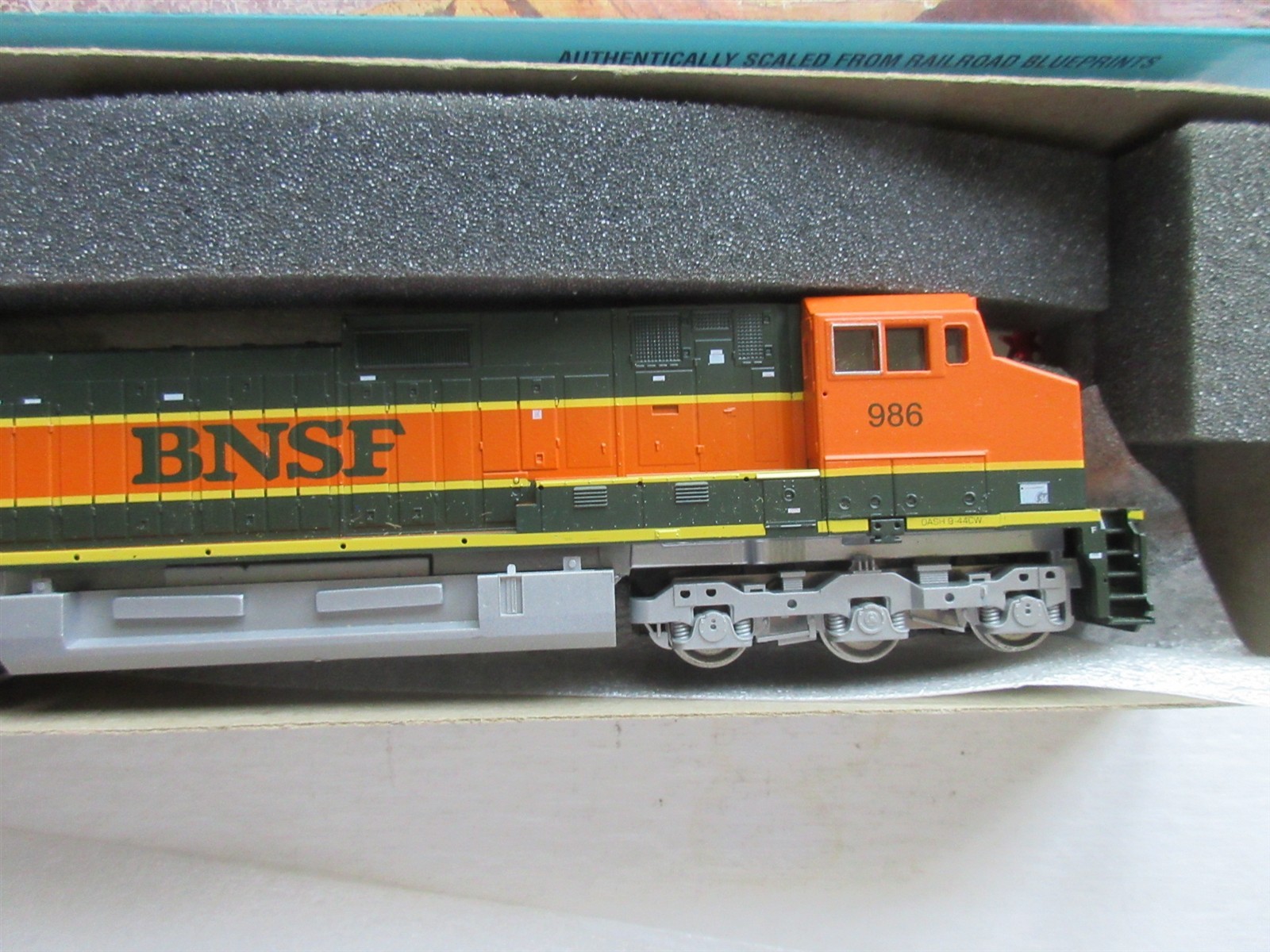 Athearn 4936 BNSF C44-9W Powered Diesel Locomotive #986 New HO Scale