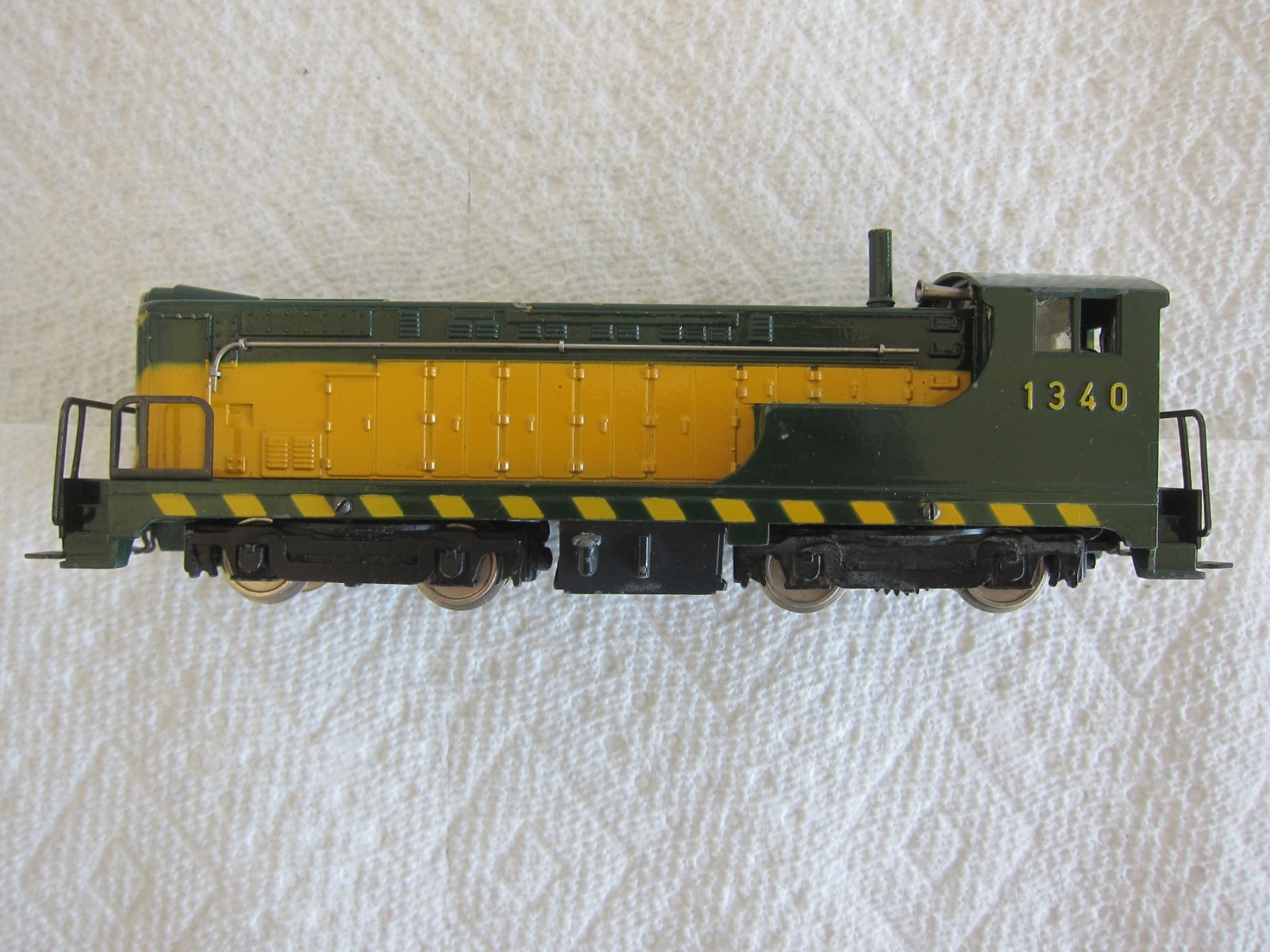 FLEISCHMANN HO No. 1340 BALDWIN VO-660 in C&NW COLORS-RUNS GREAT-NO COUPLERS!
