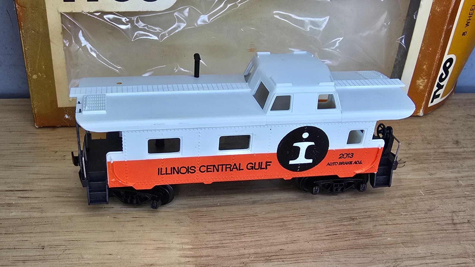 Tyco Illinois Central Gulf 8-Wheel Train Caboose ICG No. 327Z HO Scale with Box