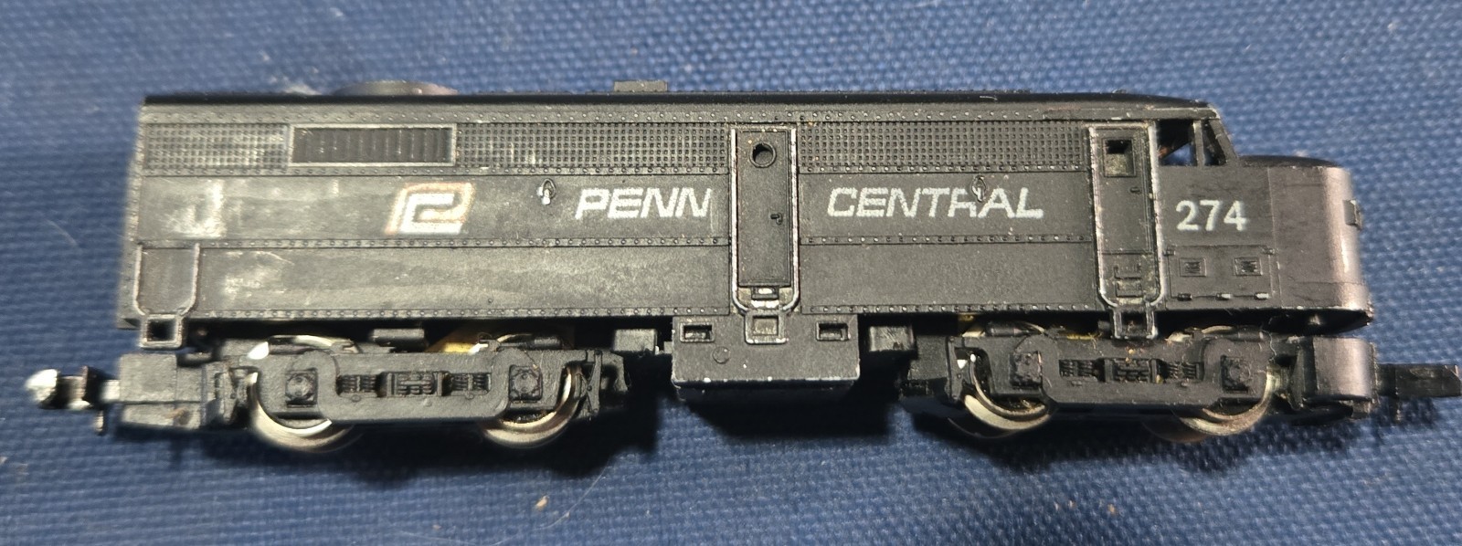 Arnold Rapido N scale Alco FA-1 A-unit in Penn Central paint, road number 274 N