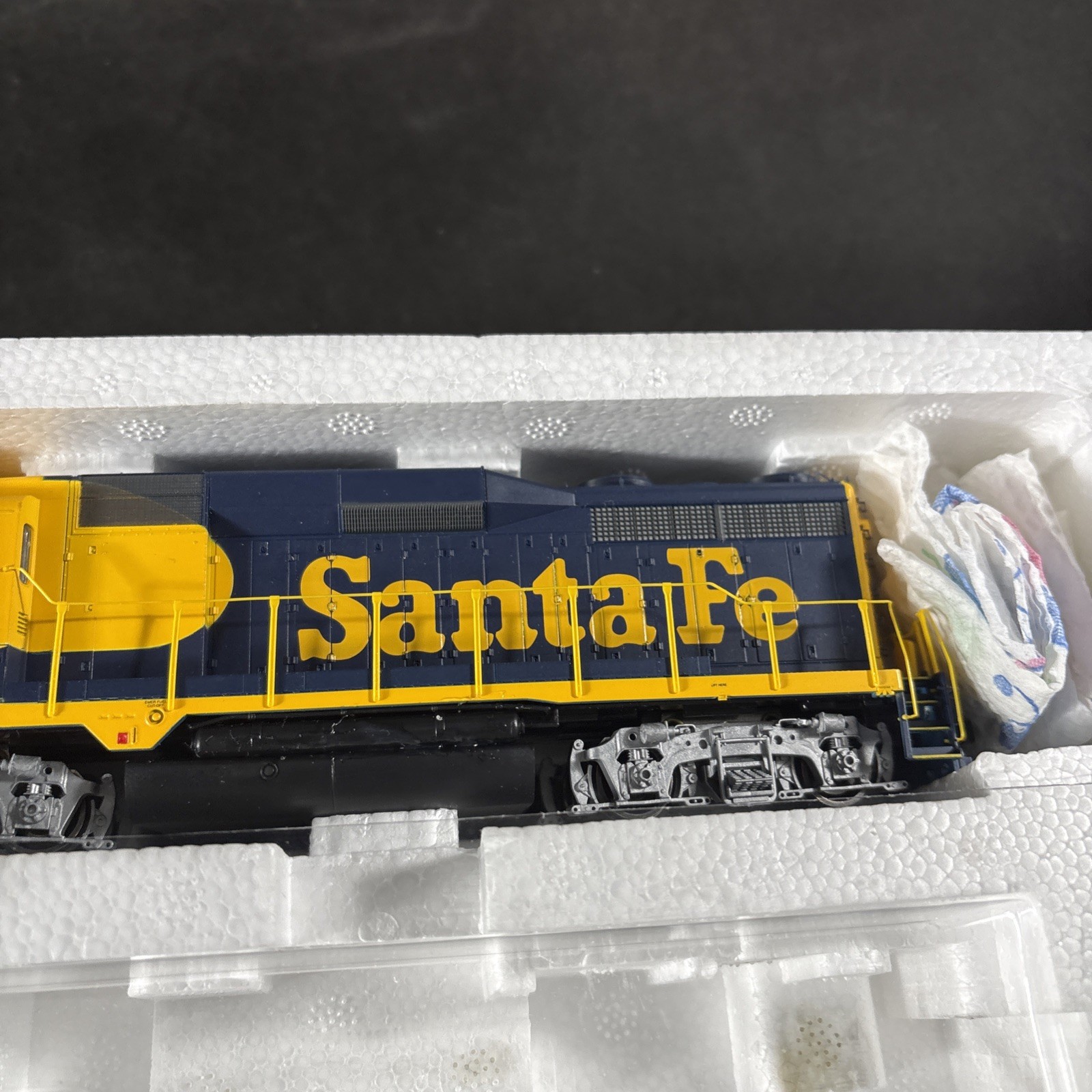 PROTO 2000 HO SCALE LOCOMOTIVE GP30 ASSEMBLED WORKING LN 21509 AT&SF 3233 DCC