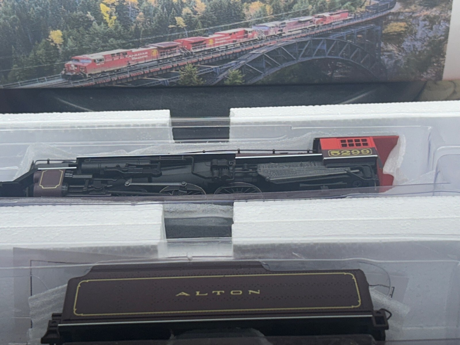 CHICAGO & ALTON LIMITED 4-6-2 STEAM LOCO DC/DCC Ready HO Scale ” GOLD ” NEW OOP