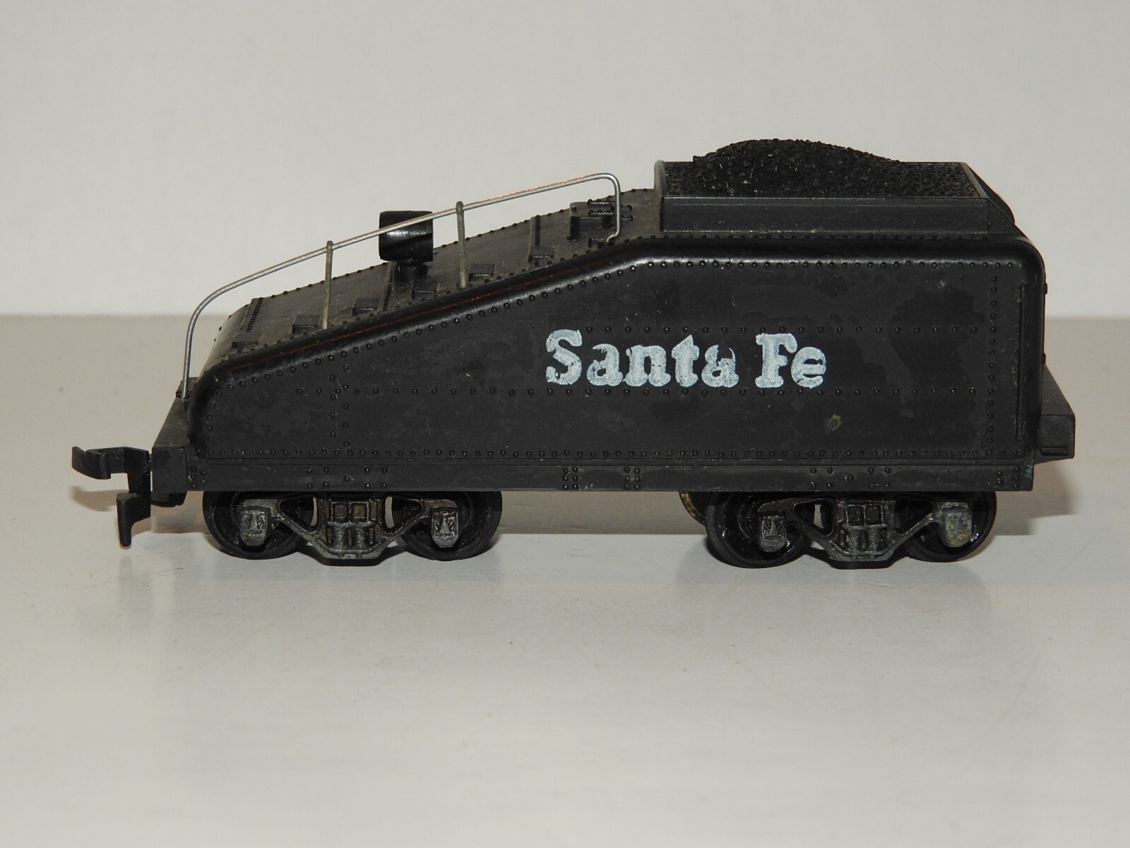 HO scale SANTA FE SLOPE BACK TENDER DIE-CAST METAL CHASSIS