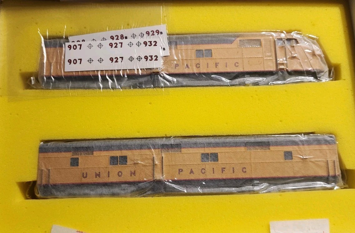 Oriental Limited HO Scale Brass EMD E7A + E7B 2000HP Diesel Set Union Pacific