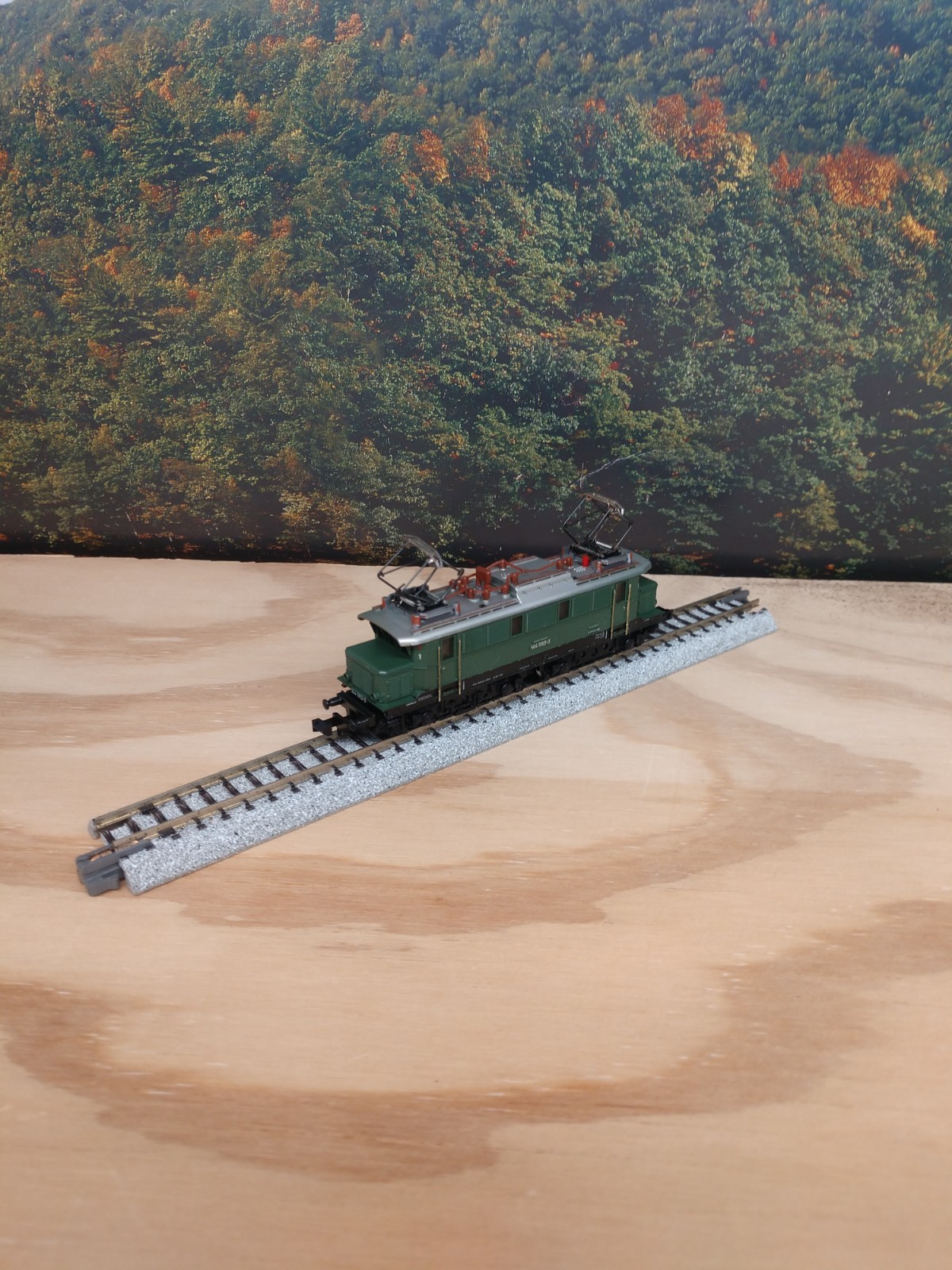 Minitrix N scale European 4 axle Electric Loco – Item #2033 NEW