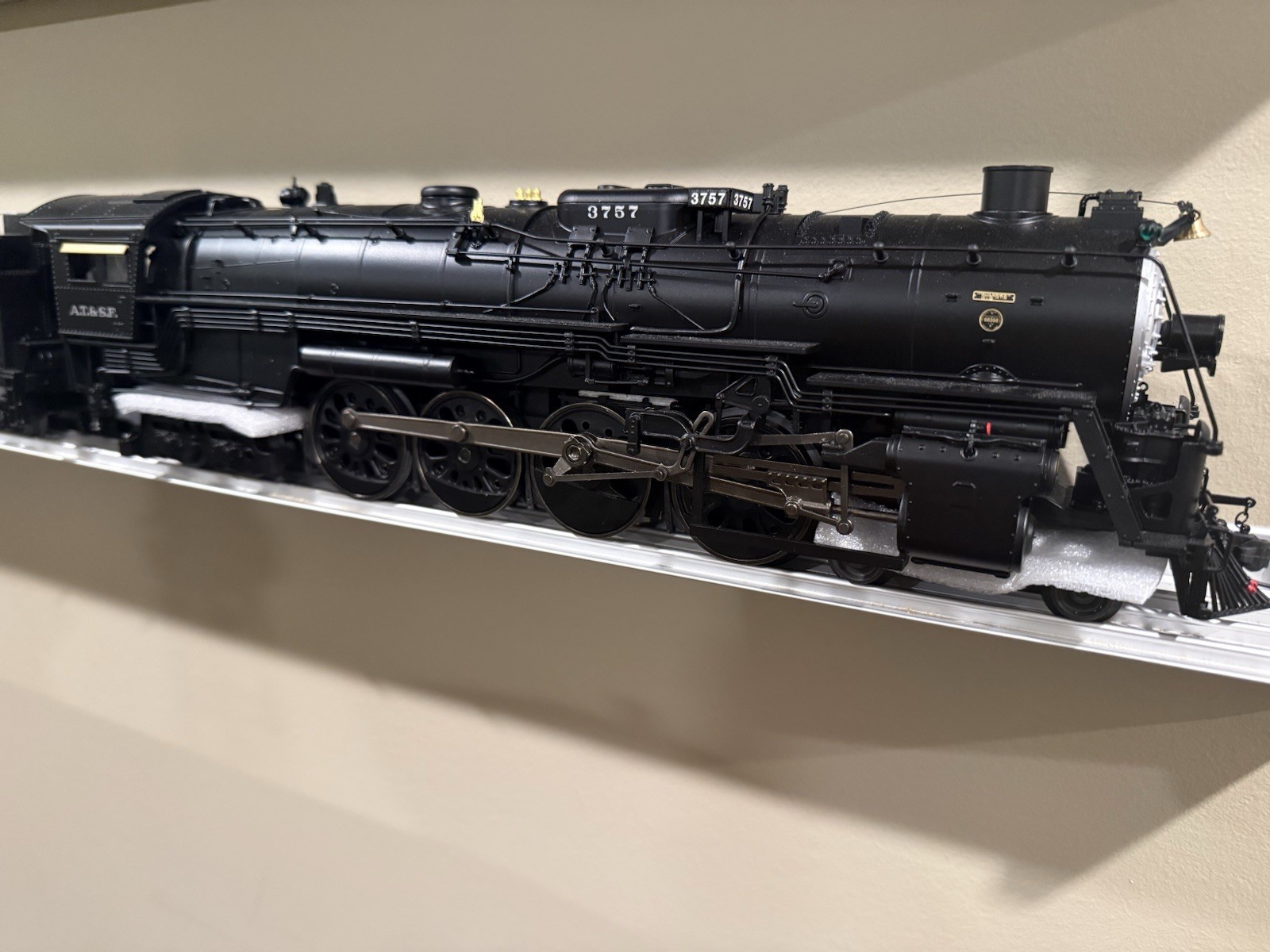 Lionel Santa Fe Legacy 4-8-4 #3757 Northern Steam Locomotive – 2031180