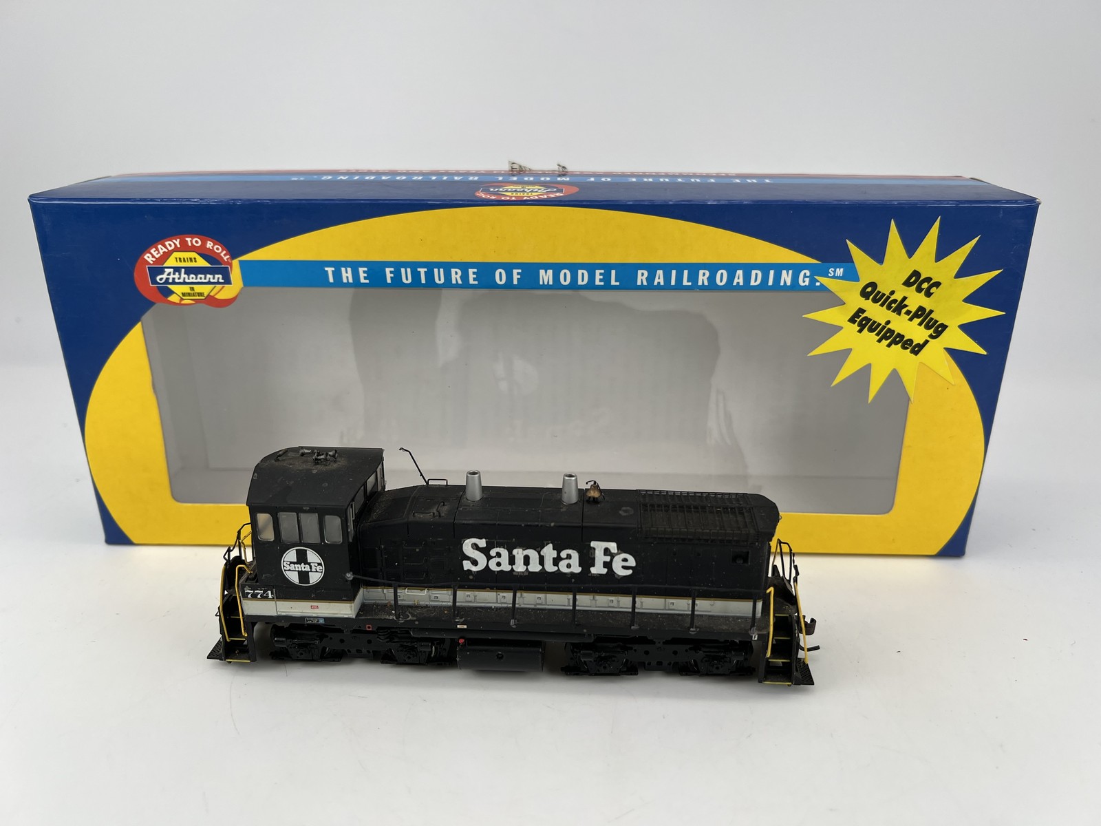 Athearn #95836 HO CUSTOM Santa Fe SW1500 Diesel Locomotive Switcher w/ Box Runs