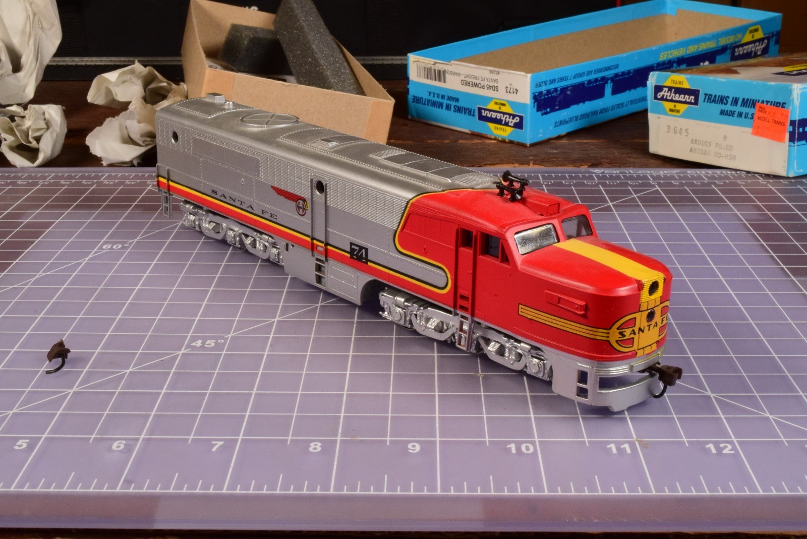 near TrkRdy 14.9 oz Good Working Condition Santa Fe PA1 Warbonnet 6 axle ONE