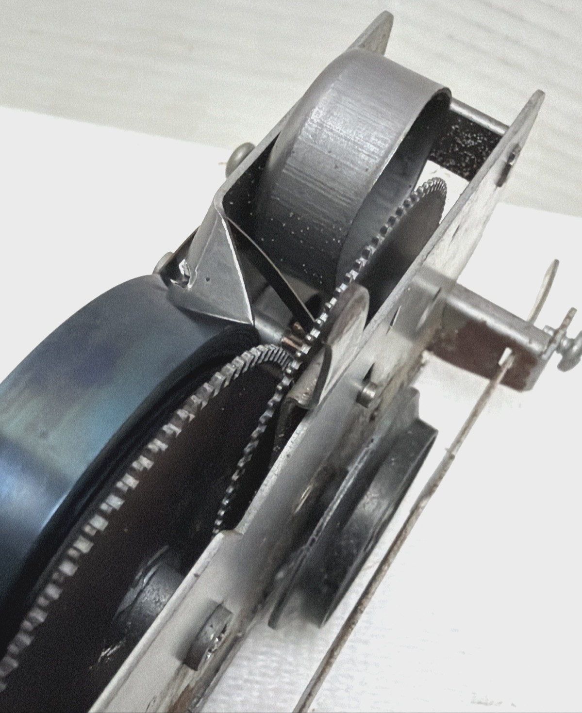 MARX PREWAR O-GAUGE WIND UP LOCOMOTIVE MOTOR WITH RINGING BELL – TESTED – WORKS