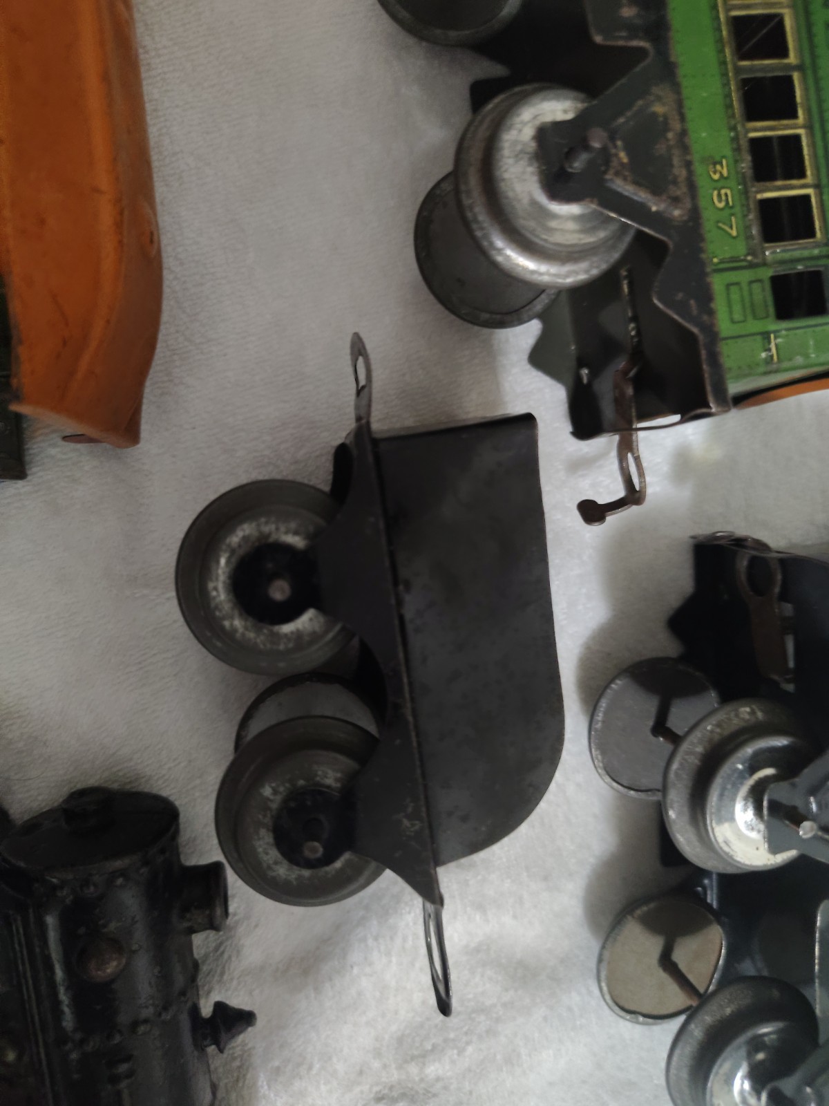locomotive wind up train with joyline cars and chassis