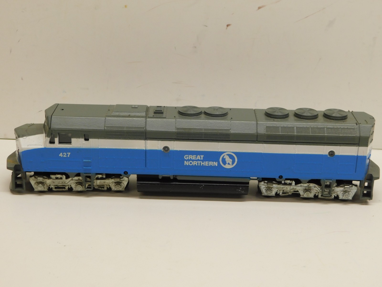 Athearn HO Blue Box Great Northern FP45 Diesel Engine #427-Unpowered Dummy
