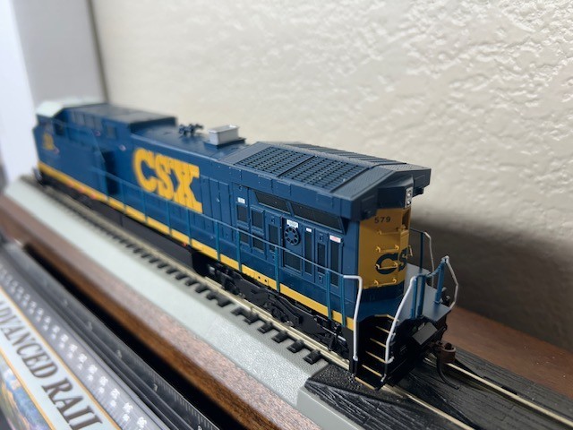 CSX TRANSPORATION – AC4400 ” CSX BLUE ” LOCO- DC/DCC ready – HO Scale -NEW RARE