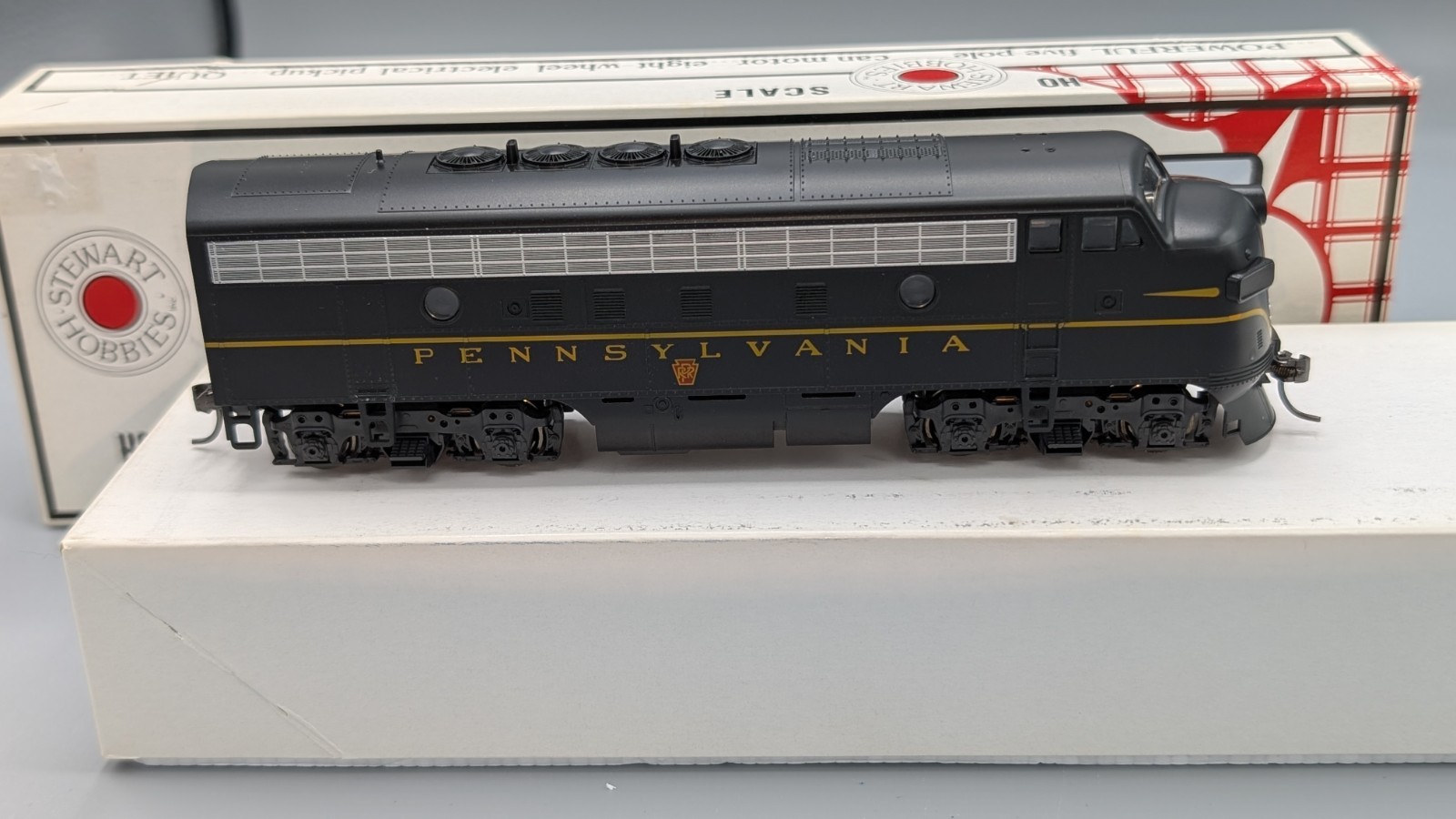 Stewart/Kato HO 8440 F3A Phase IV Powered Pennsylvania RR – Kadee Couplers – NOS