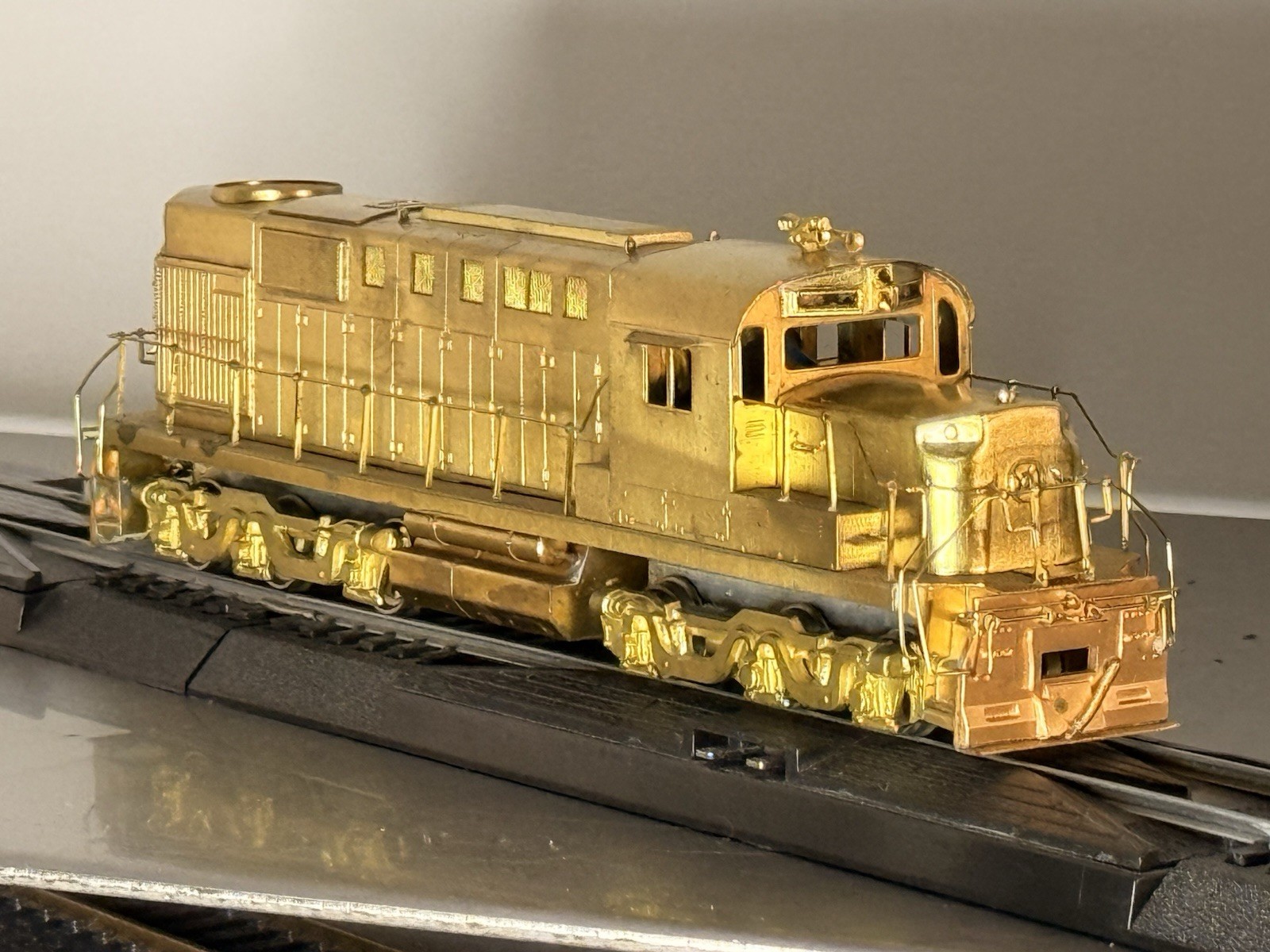 ALCO Models HO Brass ALCO DL-702 Diesel Locomotive D-124L KMT Japan
