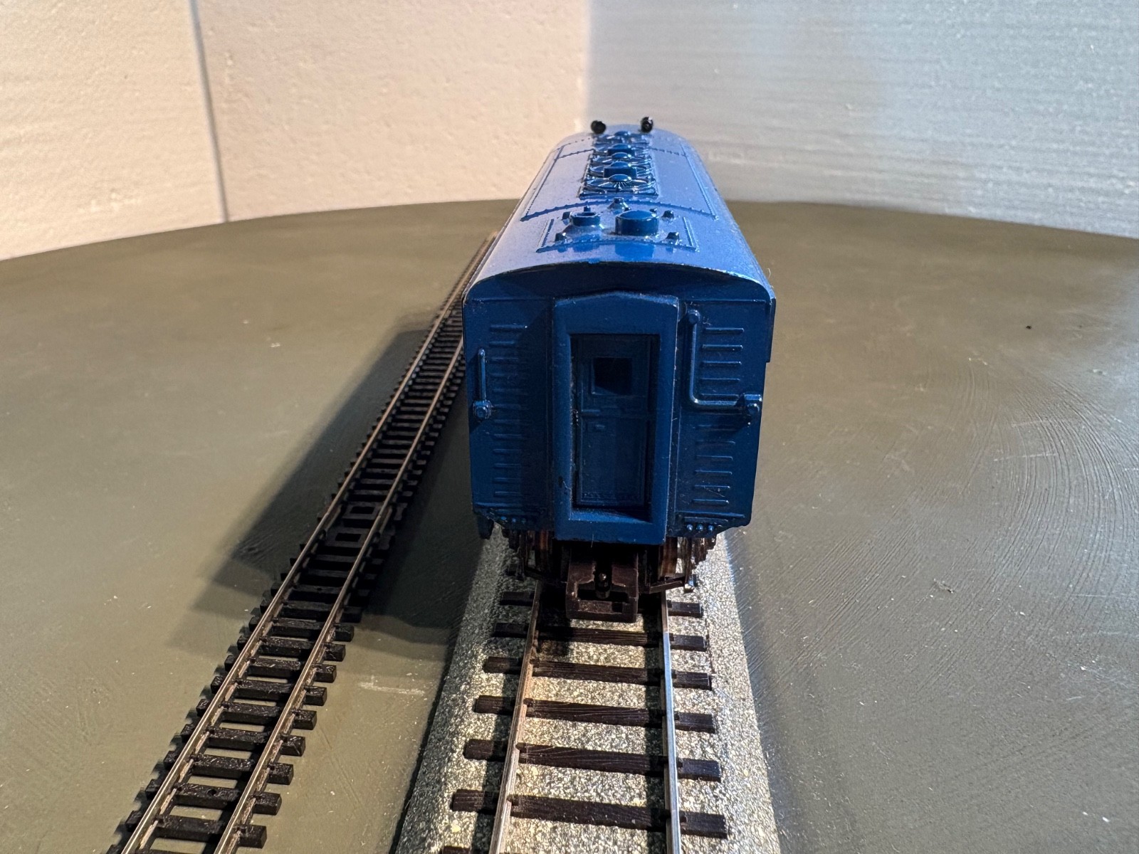 Tested: HO Life-Like Conrail F7A Locomotive # 1639 & Caboose (26-718)