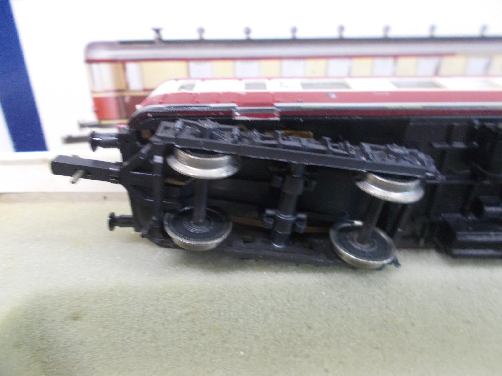 PIKO ~ DIESEL TRIEBWAGENZUG POWERED & NON-POWERED BR185 & BR195 ~HO SCALE