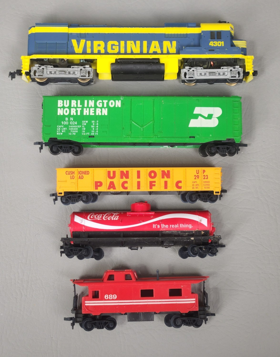 VTG Tyco Train Set Virginian Locomotive BN Boxcar UP Coke HO Scale Untested