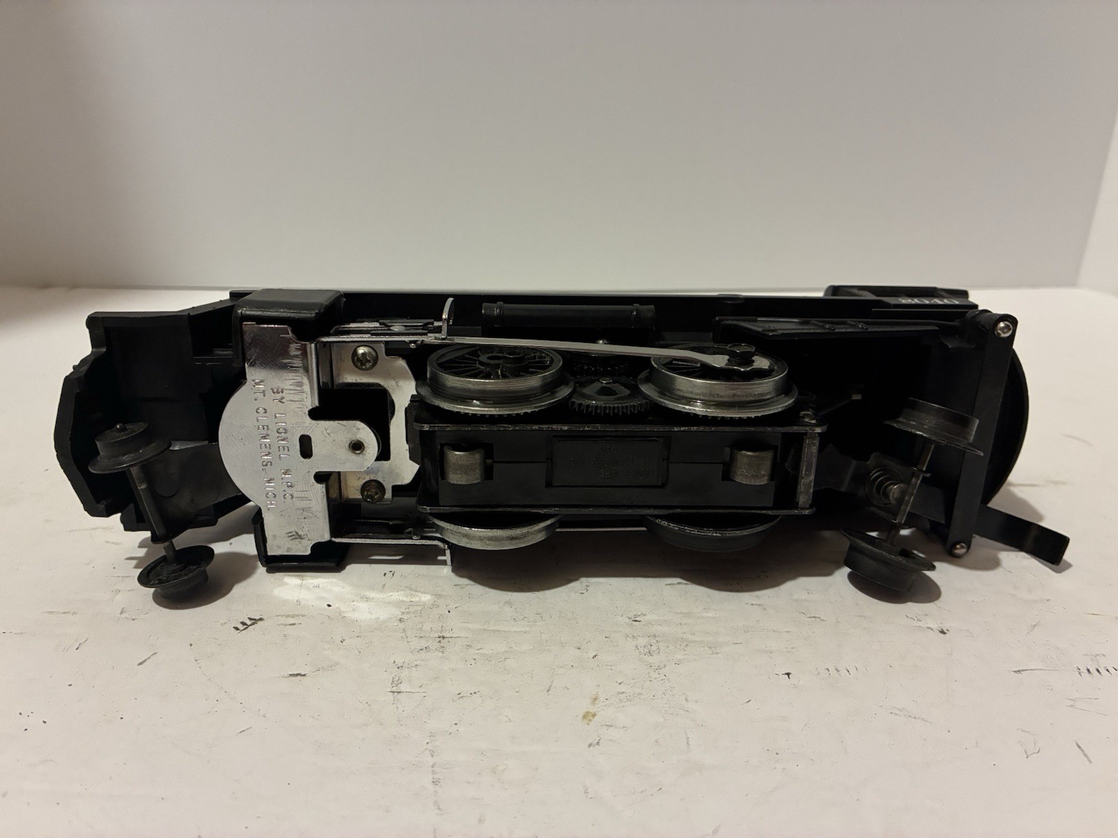 Lionel 8040 Locomotive And Tender. Tested See Description. Runs Good.