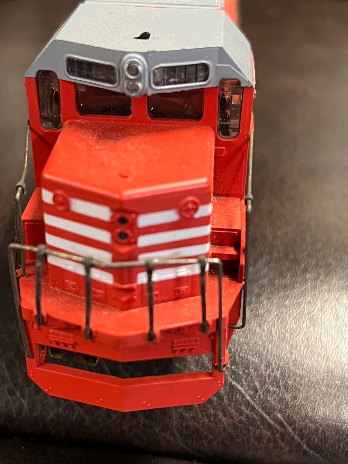 HO EMD DD40 Burlington red Dummy # 6000
