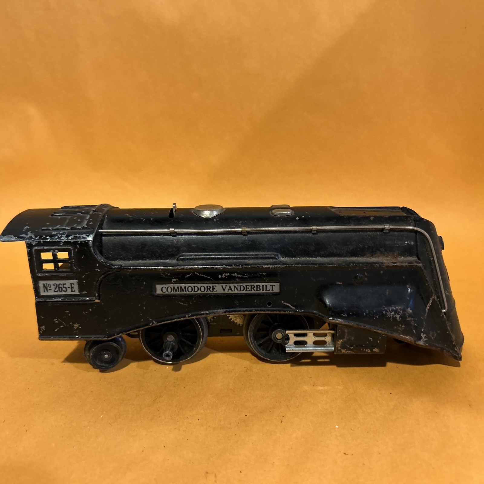 Lionel O vintage prewar 265E Commodore Vanderbilt Locomotive, Tender, + 4 Cars