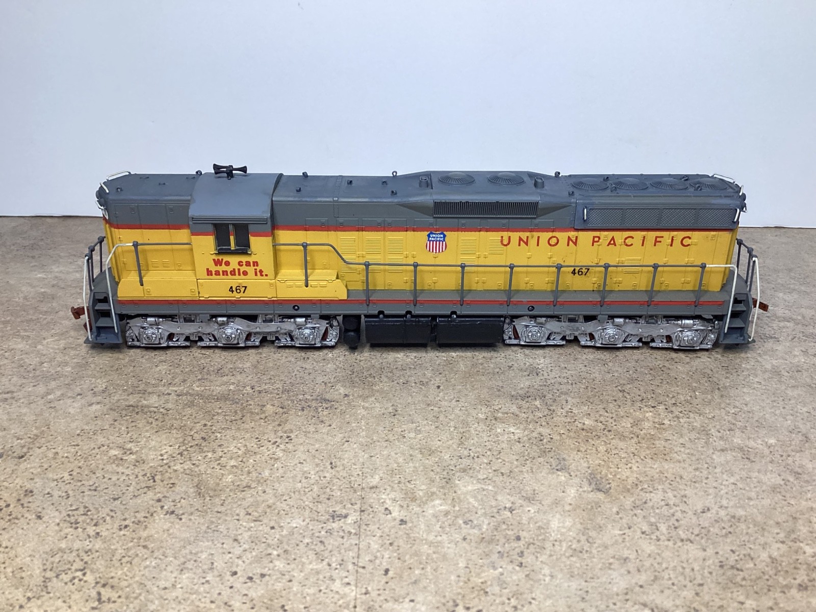 Athearn UP SD9 Powered HO DC Union Pacific