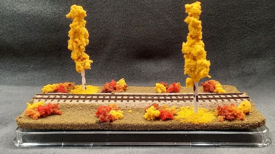 HOn3 SCALE 9″ SINGLE TRACK DISPLAY CASE – FALL FOILAGE SCENE- FOR ANY HOn3