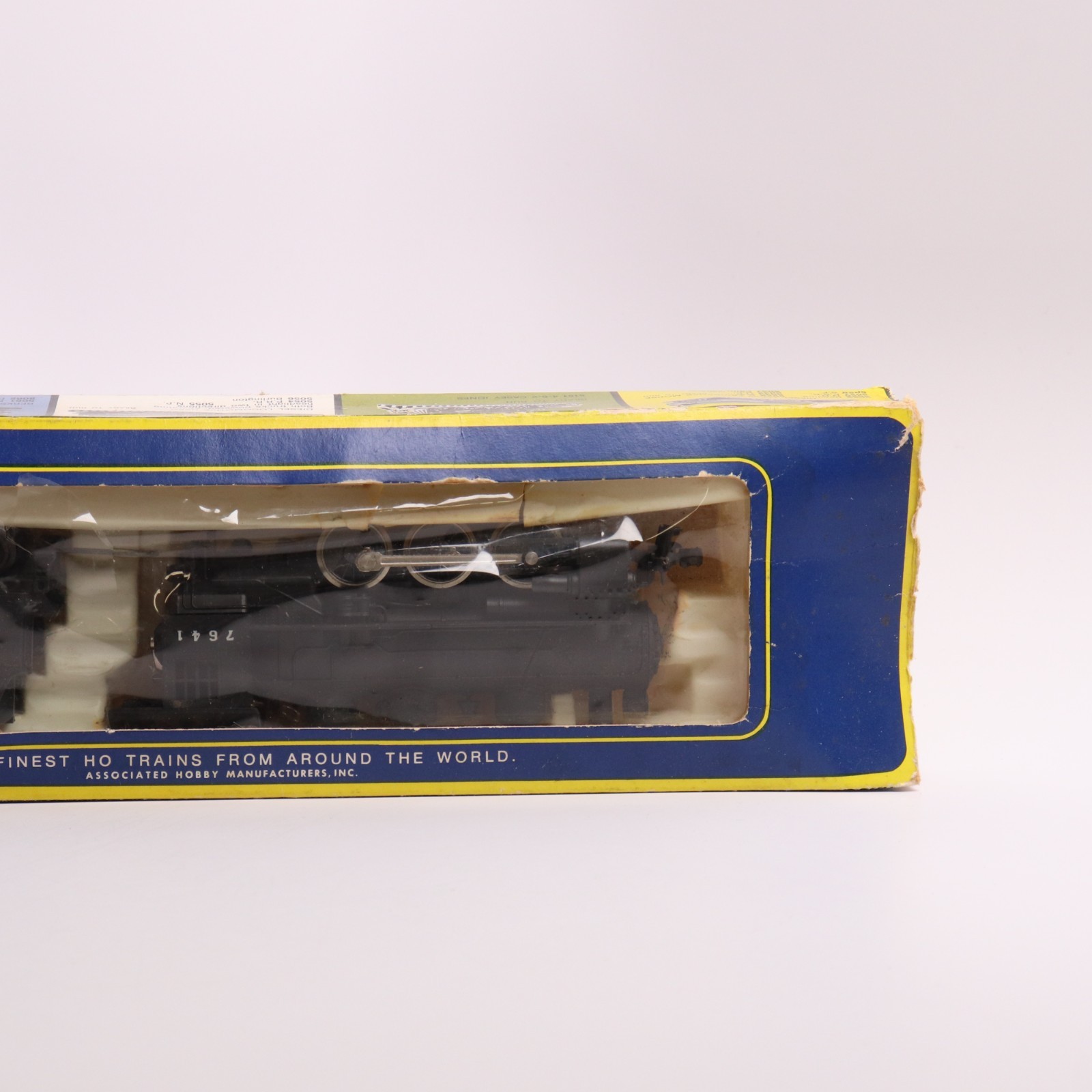 AHM HO scale Southern Pacific EMD E8/E9 Locomotive