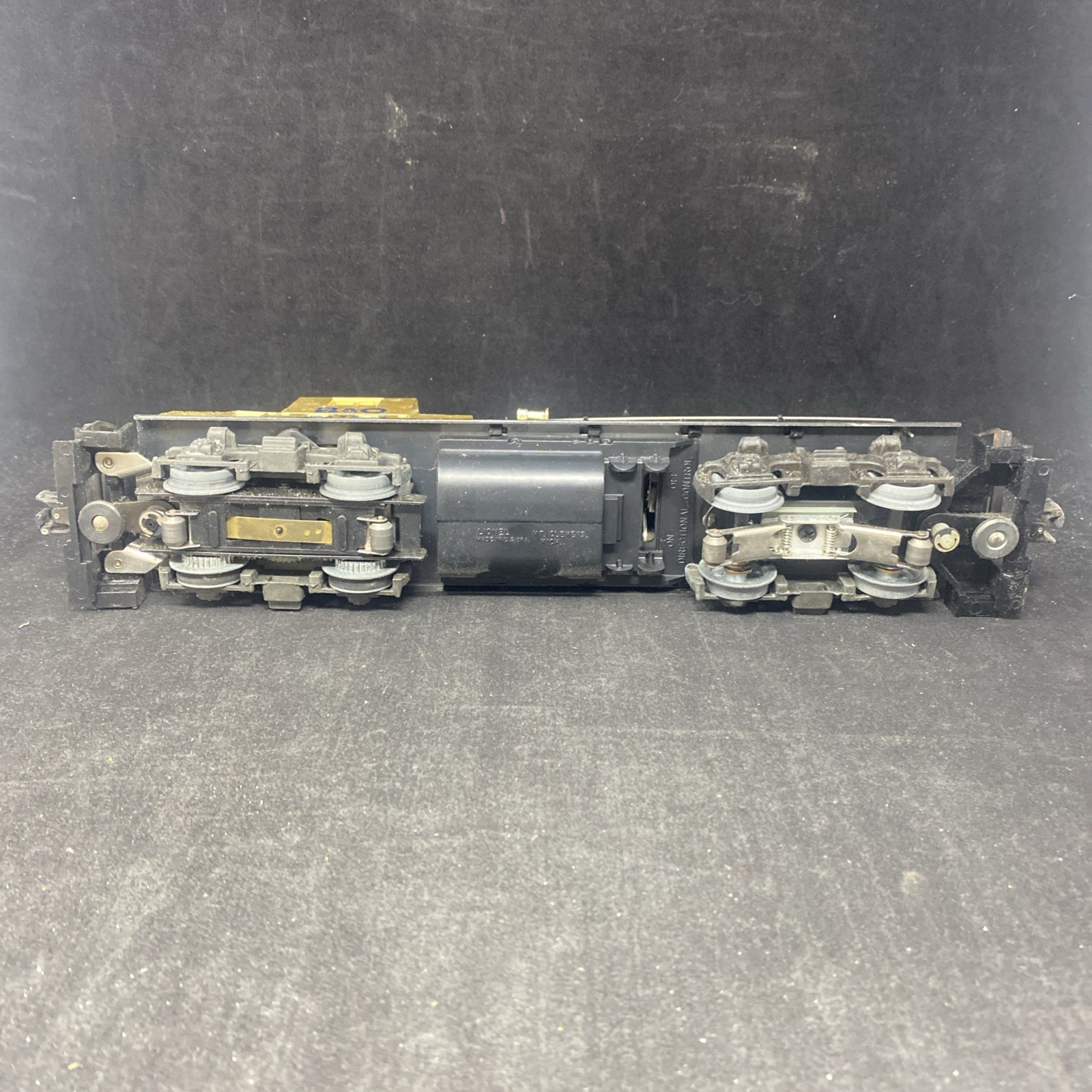 LIONEL 6-8359 General Motors Special Anniversary Chessie GP-7 Diesel