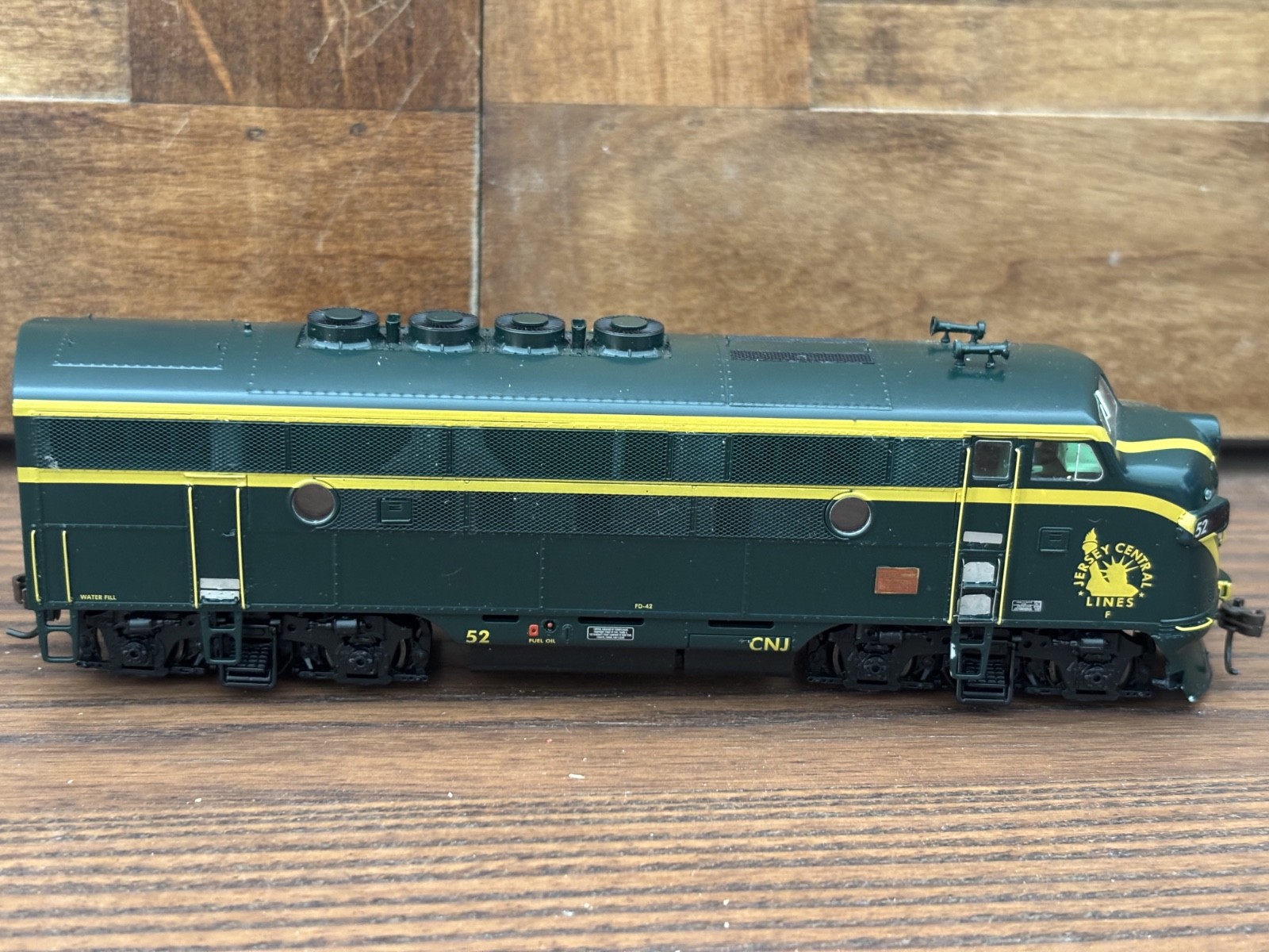 Athearn Genesis HO Scale Jersey Central F3 Locomotive and B Unit Excellent Runs