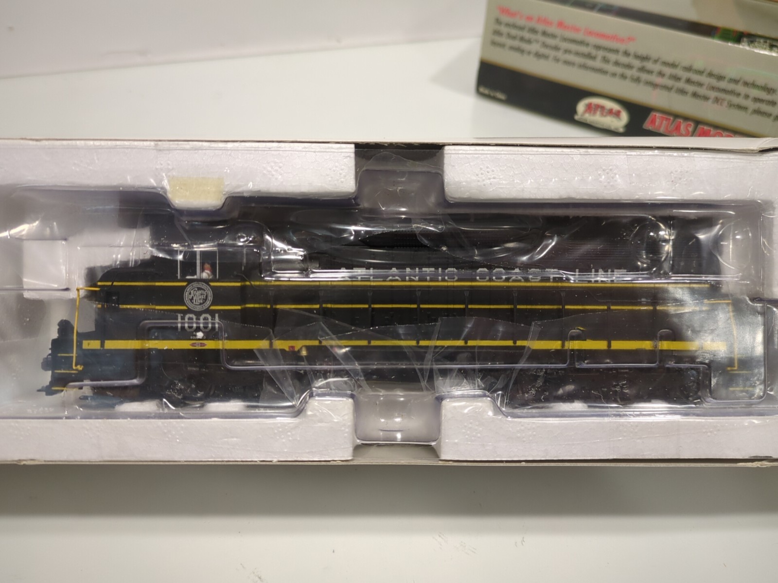Atlas Master 9213 HO DCC Atlantic Coast Line EMD SD35 Diesel Locomotive ACL 1001