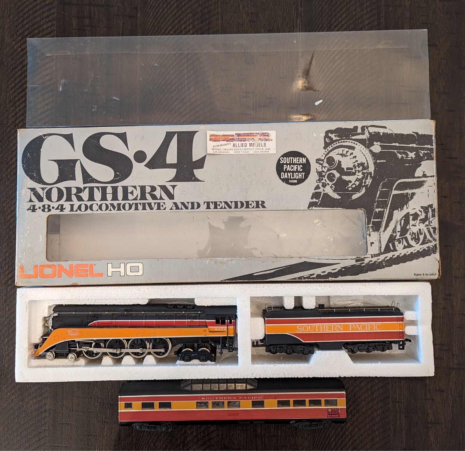 Lionel HO GS4 Northern 484 Southern Pacific Daylight 5-6500 plus Observation Car