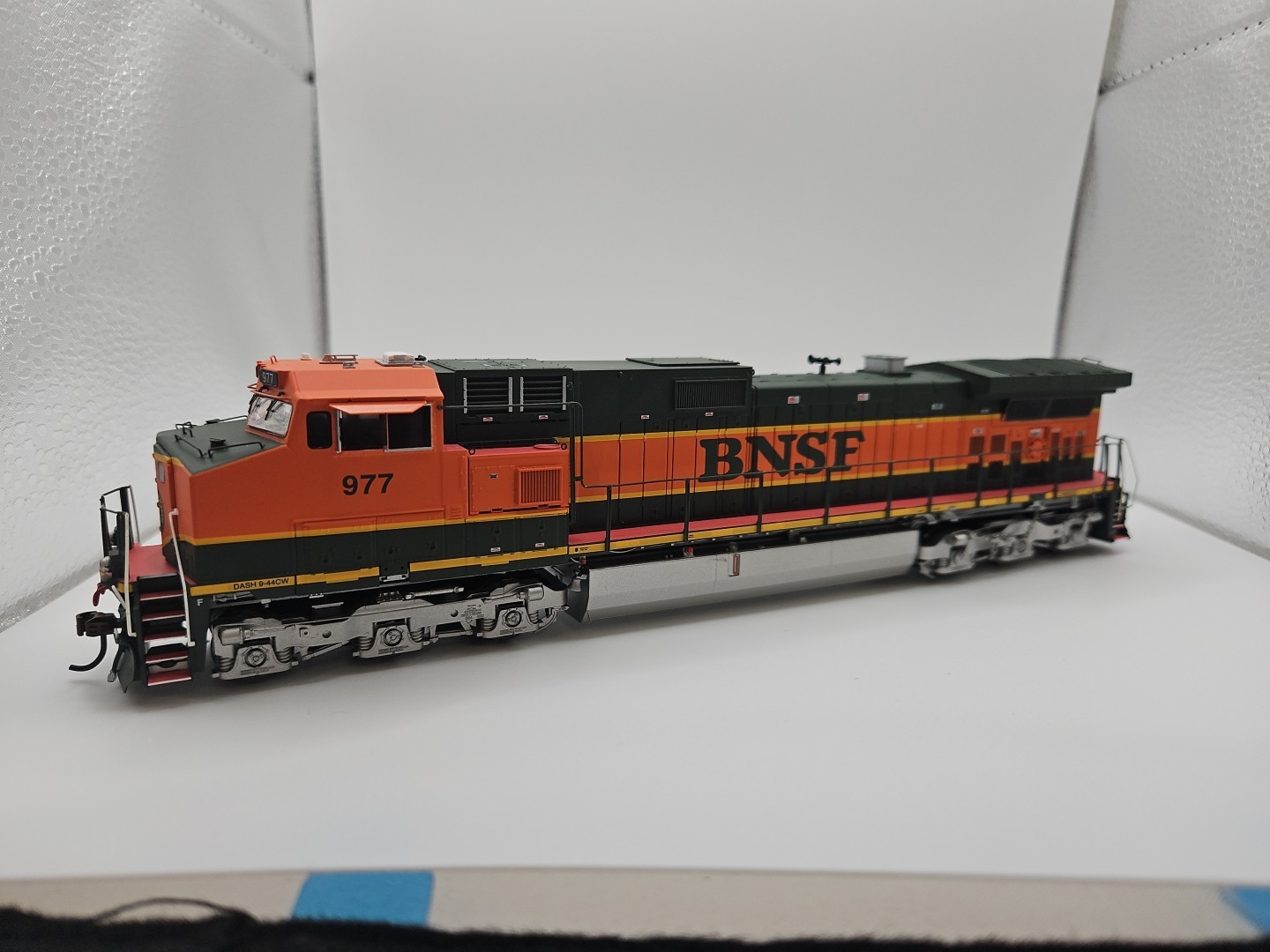 Athearn Genesis BNSF Dash 9-44CW Heritage 1 #977 ATHG31610 w/Tsunami 2 Sound