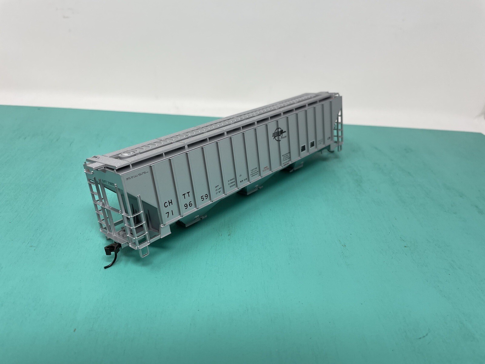 Atlas HO – 4750 Hopper – Missing Trucks No Packaging – Mo-pac CHTT