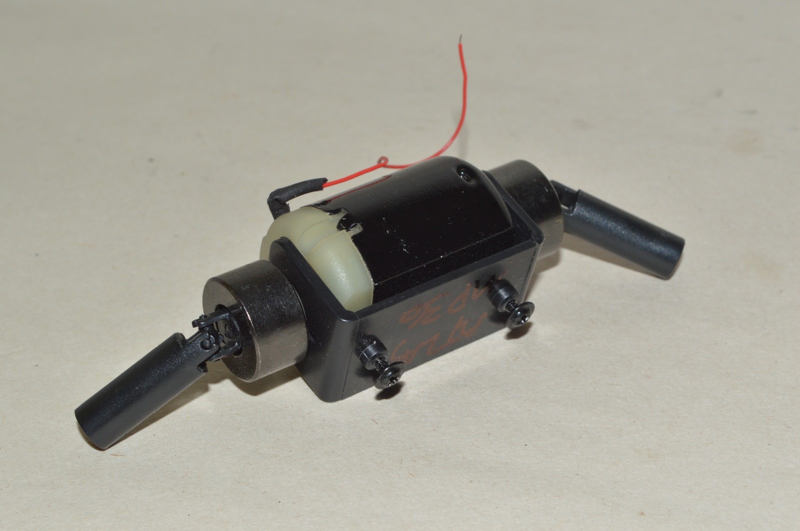 HO scale locomotive PARTS Atlas Master MP36 motor w/ metal flywheels mount