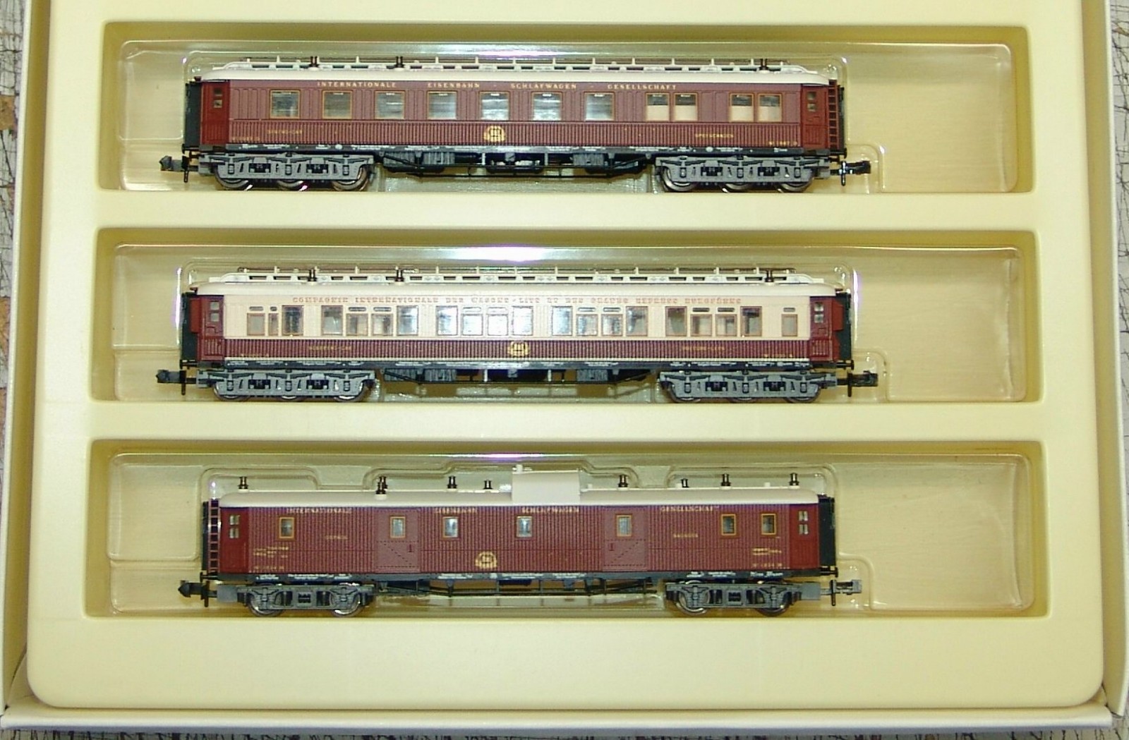 MINITRIX N SCALE 1017 ORIENT EXPRESS 5 CAR PASSENGER SET WITH 2-6-0 (L