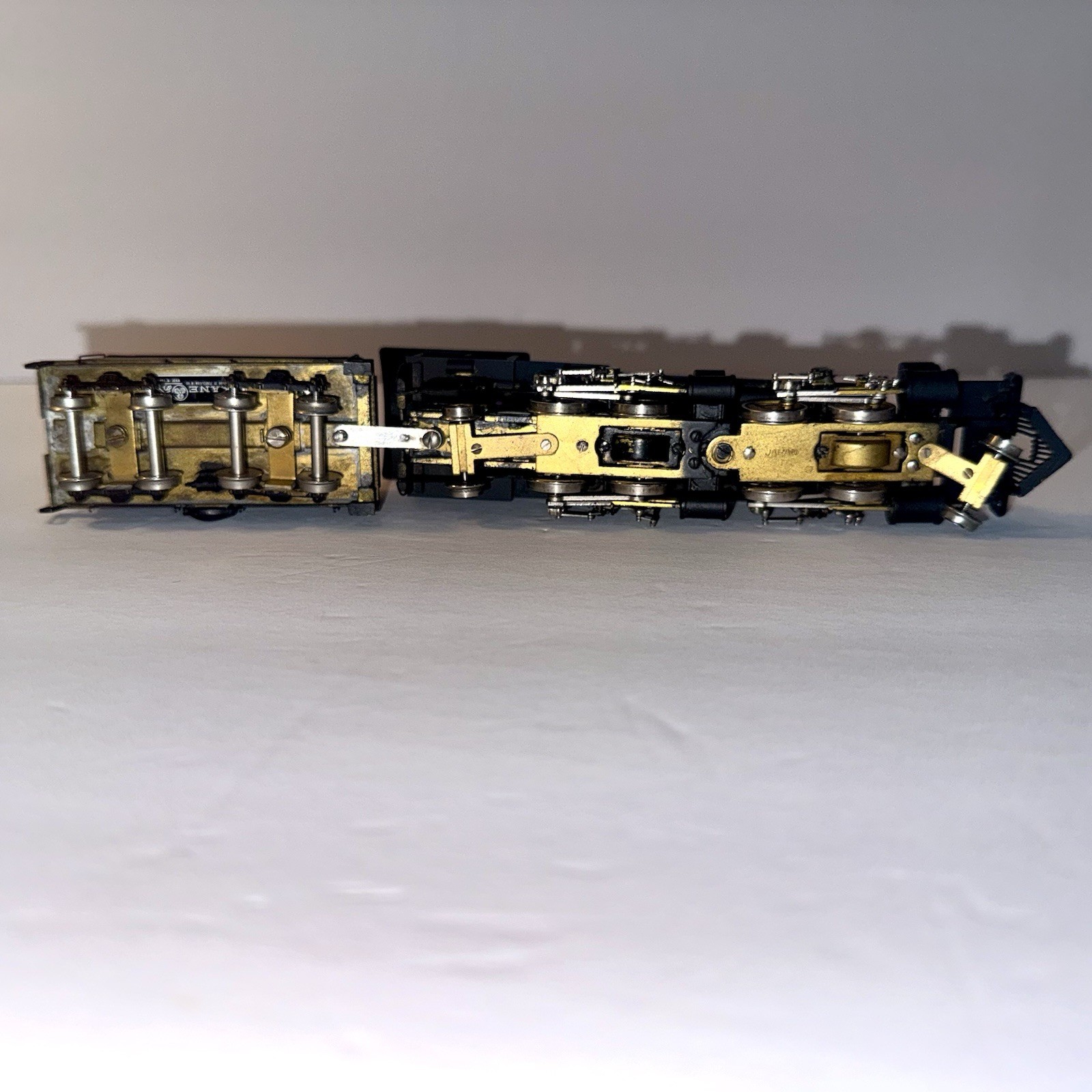 HO BRASS AKANE BALDWIN 2-4-4-2-LOCO & TENDER PAINTED VINTAGE