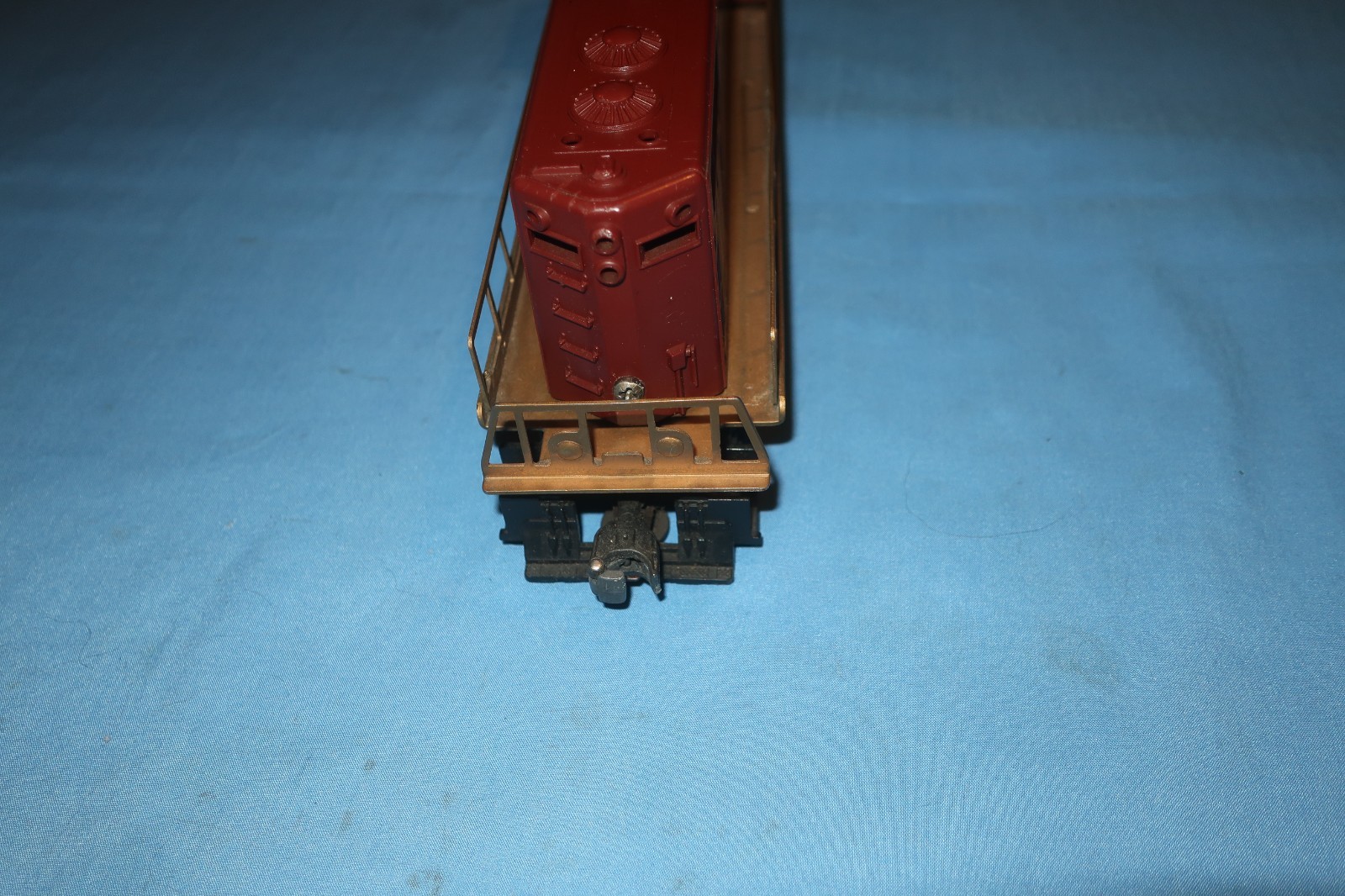 Lionel #2028 GP-7 Pennsylvania Diesel Locomotive. Runs Well