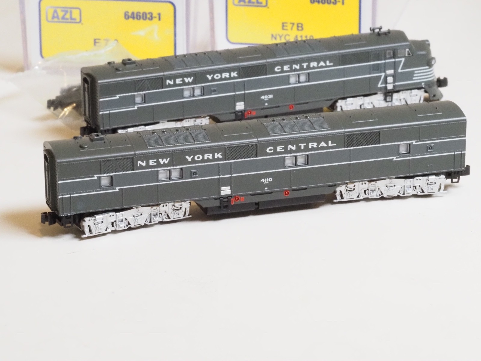AZL 64603 Z-scale NYC New York C E7 A &B Both Diesel Locomotive Both Powered