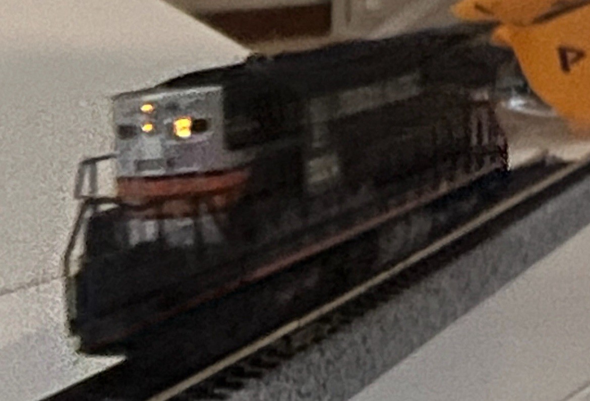N Scale Life-Like 7729 EMD SD 7 SP Locomotive Black Widow #5324 (Tested) Engine
