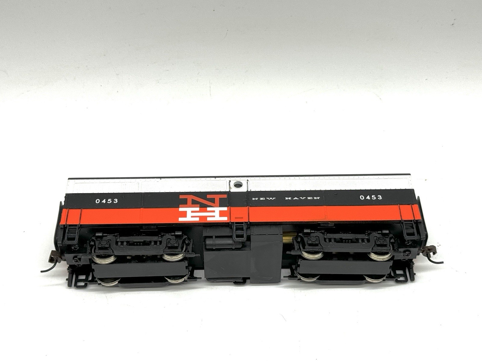 Walthers New Haven Railway NH B Unit Locomotive HO Scale #0453