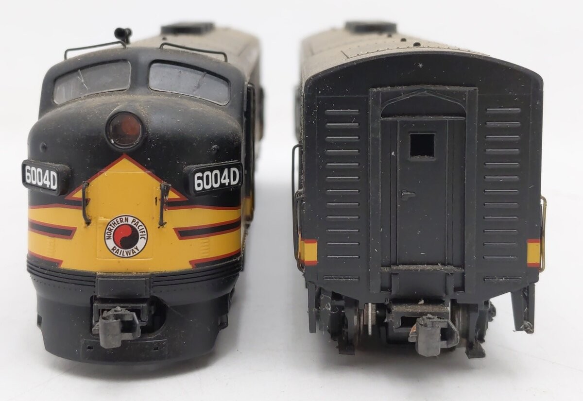 Proto 1000 920-35007 Northern Pacific F3 A/B Diesel Locomotive Set EX