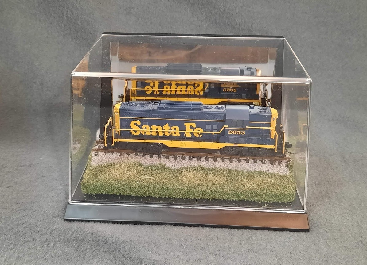 N SCALE – MIRROR- 5″ DISPLAY CASE – SUMMER SCENE – FOR ANY N SMALL LOCO OR CAR