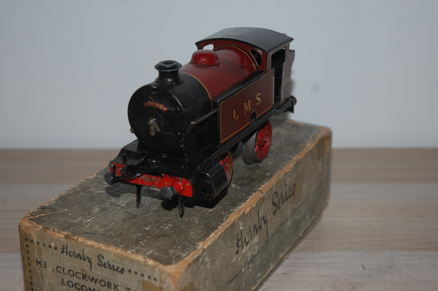 HORNBY O GAUGE CLOCKWORK M3 TANK LOCOMOTIVE IN LMS LIVERY BOXED
